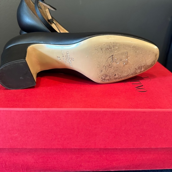 Valentino Garavani Ankle-Strap Pumps - Picture 4 of 7